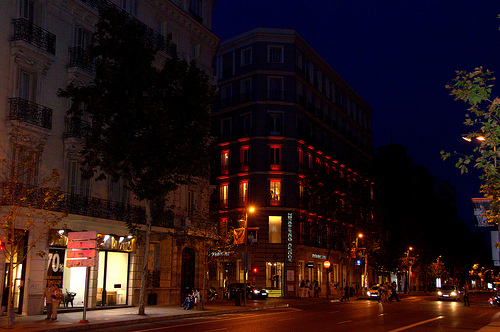 calle serrano noche